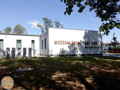 Muzeum Broni Pancernej w Poznaniu - Muzeum Wojska Polskiego w Warszawie