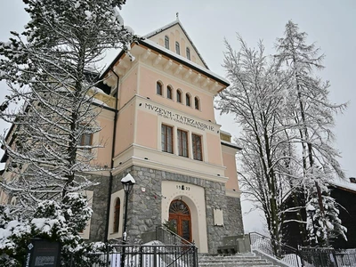 gmach-glowny-muzeum-tatrzanskiego---muzeum-tatrzanskie-im--dra-tytusa-chalubinskiego-w-zakopanem