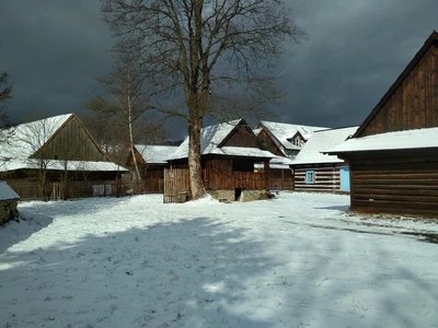 Zagroda Maziarska - Muzeum - Dwory Karwacjanów i Gładyszów w Gorlicach