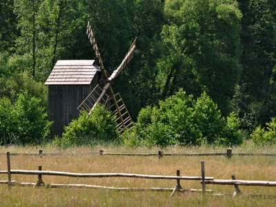 Wiatrak koźlak z Trzęsówki-Kłodzin z lat 20. XX w.