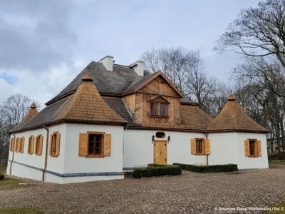 Muzeum Wnętrz Dworskich w Ożarowie - Muzeum Ziemi Wieluńskiej w Wieluniu