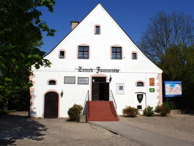 Zamek Joannitów - Gminny Ośrodek Kultury i Biblioteka Publiczna w Skarszewach