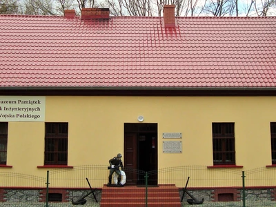 muzeum-pamiatek-1--armii-wp-w-gozdowicach-i-starych-lysogorkach