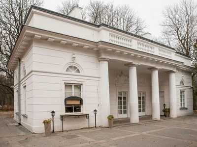 the-new-guardhouse---the-royal-lazienki-museum-in-warsaw