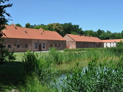 Muzeum Leśnictwa Ośrodka Kultury Leśnej w Gołuchowie - Owczarnia - Muzeum Leśnictwa Ośrodka Kultury Leśnej w Gołuchowie - Powozownia