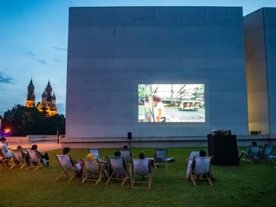 Pieśni ziemi-kino plenerowe