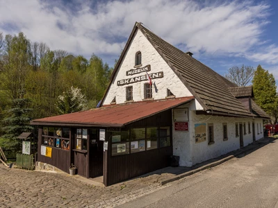 Budynek mieszkalno-gospodarczy z kuźnią i sklepem