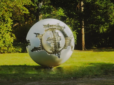 Arnaldo Pomodoro "Sfera con sfera"